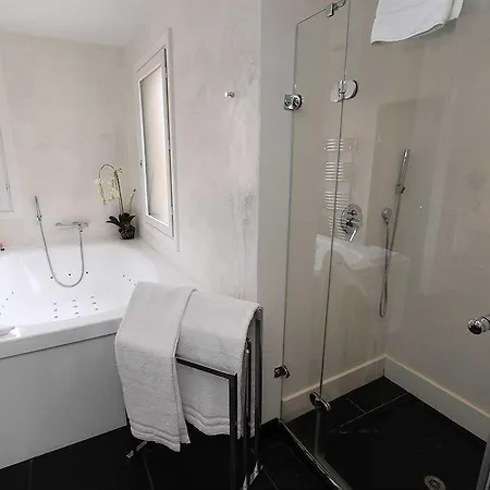 Hotell Pozzo Di Borgo Ajaccio (Corsica)