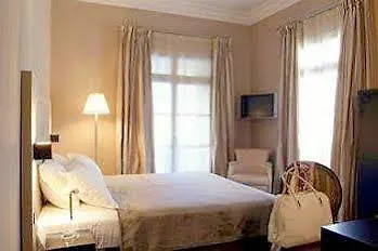 Pozzo Di Borgo Hotell