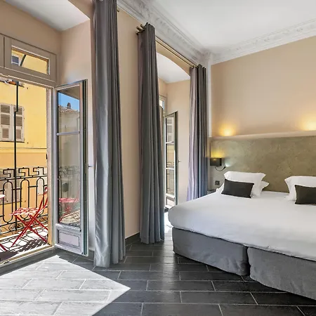 Pozzo Di Borgo Hotel