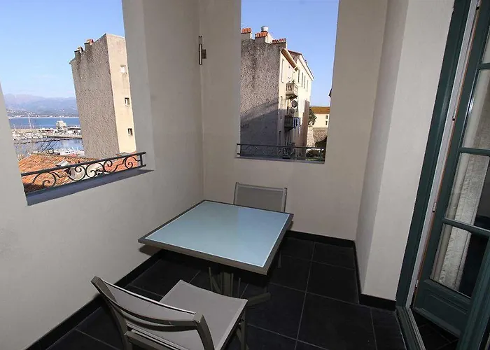 Pozzo Di Borgo 호텔 4*