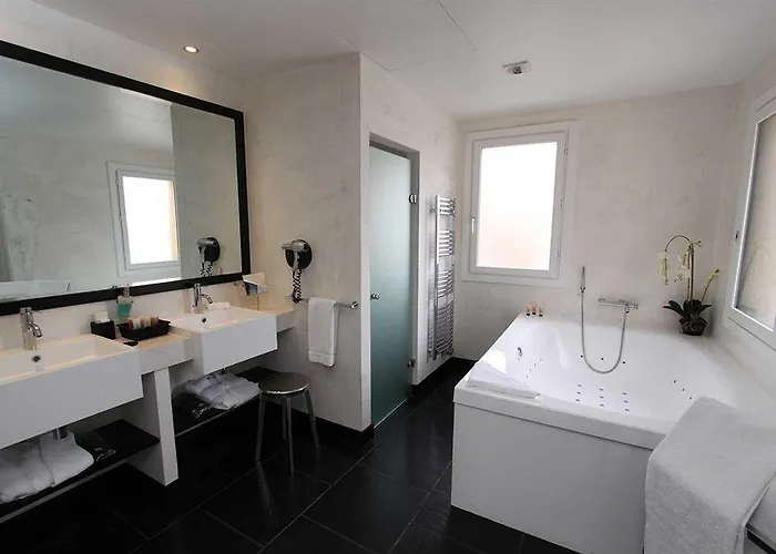 Pozzo Di Borgo 4* Ajaccio (Corsica)