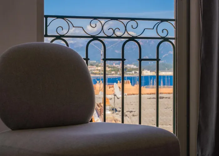 Pozzo Di Borgo 호텔