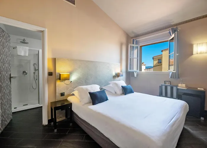 호텔 Pozzo Di Borgo 4*