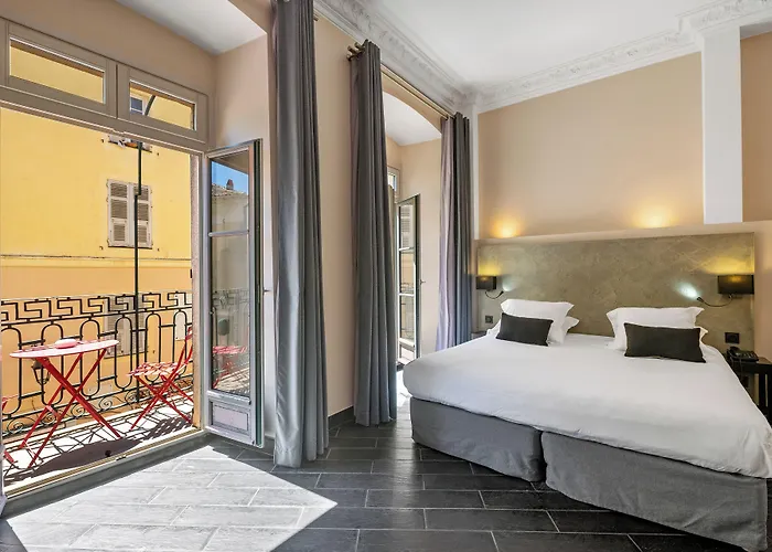 Pozzo Di Borgo Hotel