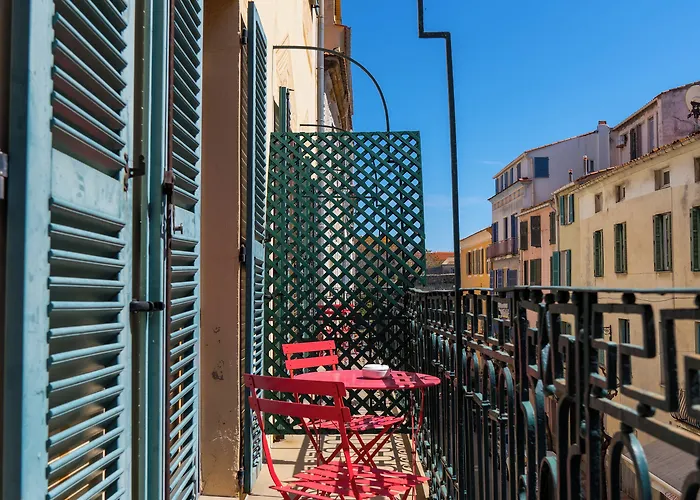 Pozzo Di Borgo 호텔