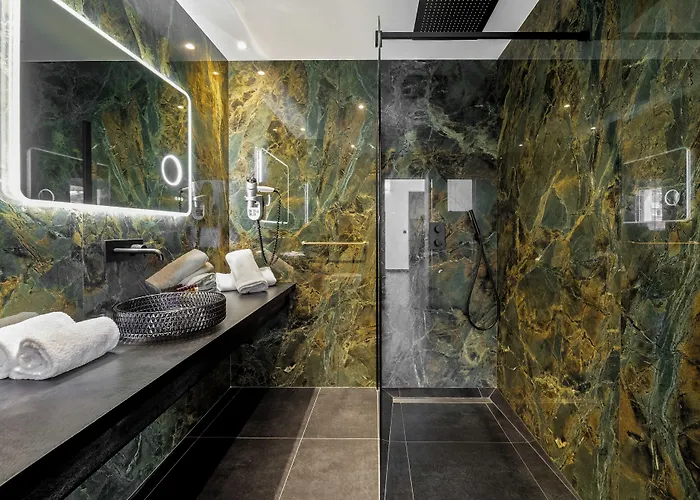 Pozzo Di Borgo 호텔