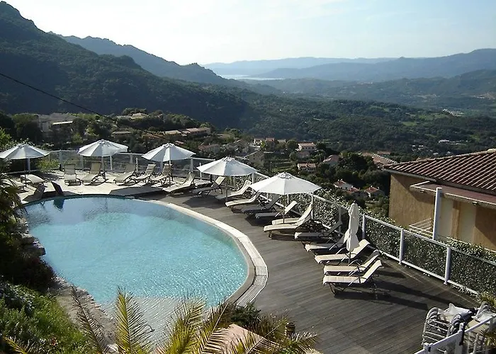 Pozzo Di Borgo 호텔