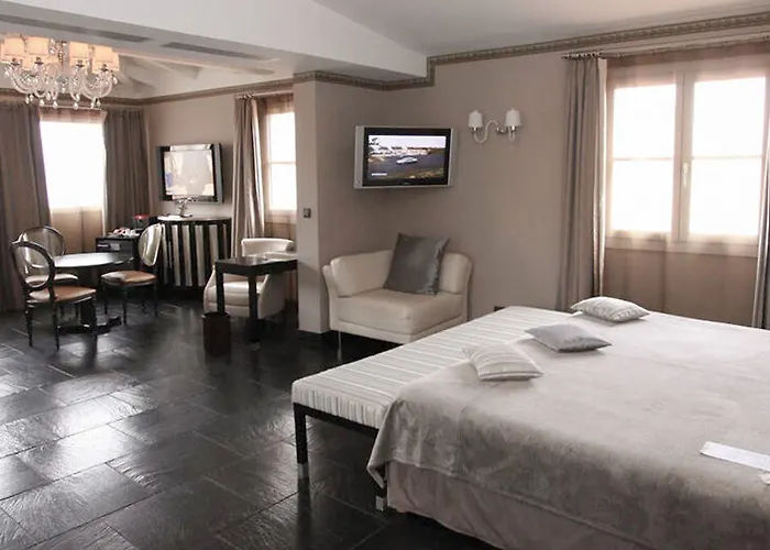 Hotel Pozzo Di Borgo Ajaccio (Corsica)